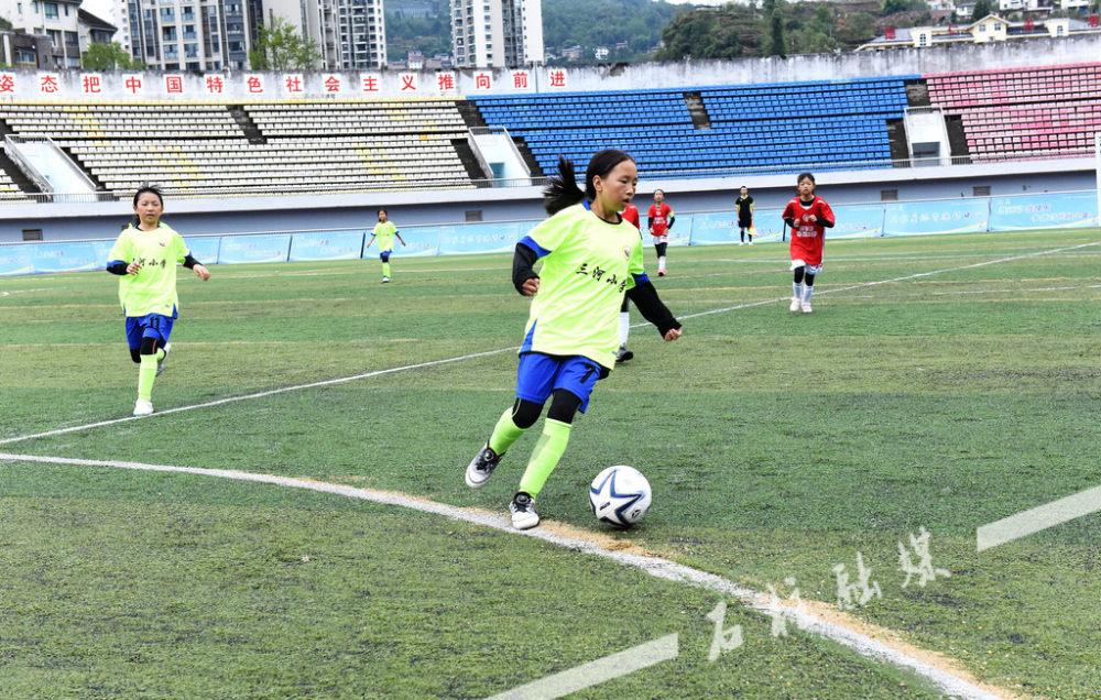 爱游戏登录入口-不畏艰辛：女足选手坚定向前的简单介绍