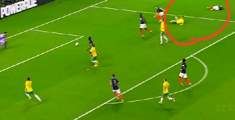 爱游戏体育直播-球队在比赛中展现高能耐力，最终获胜