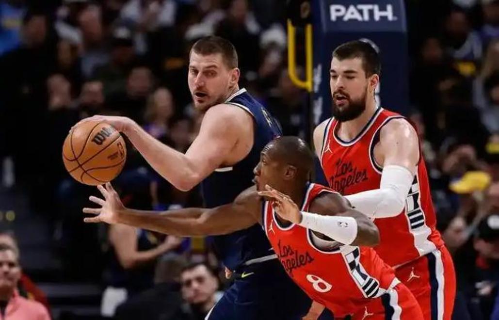 快船队在主场逆转雷霆队,零封对手 快船队在主场逆转雷霆队,零封对手