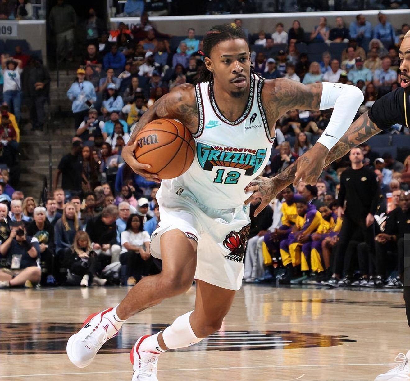 爱游戏官方登录入口-灰熊横扫灰熊，莫兰特表现亮眼