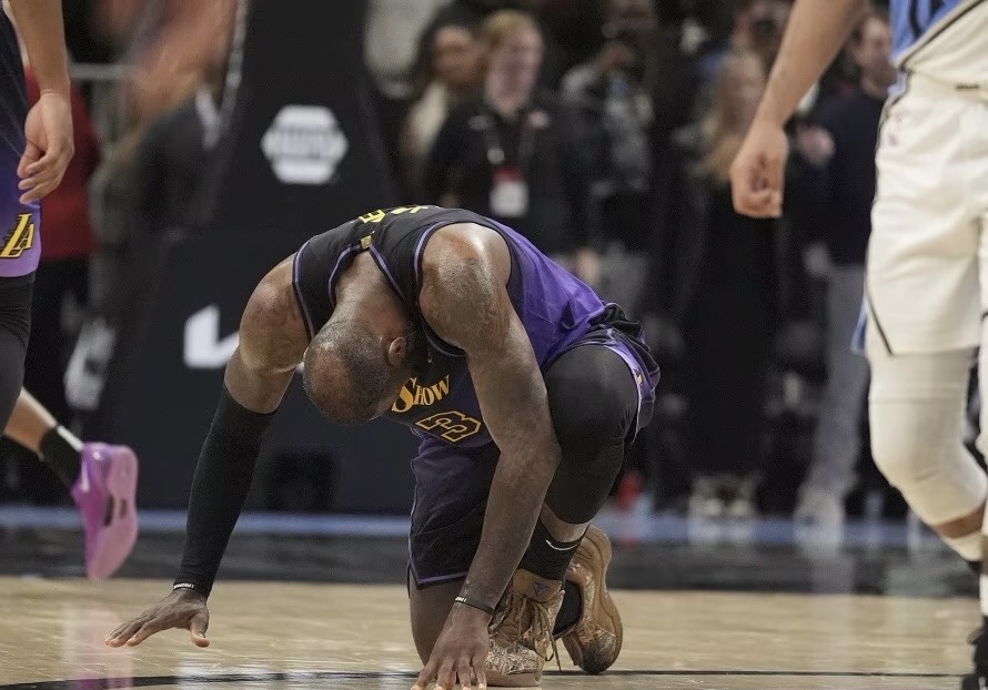 爱游戏官网网页版入口-关于球队主力受伤，应对备战难题的信息