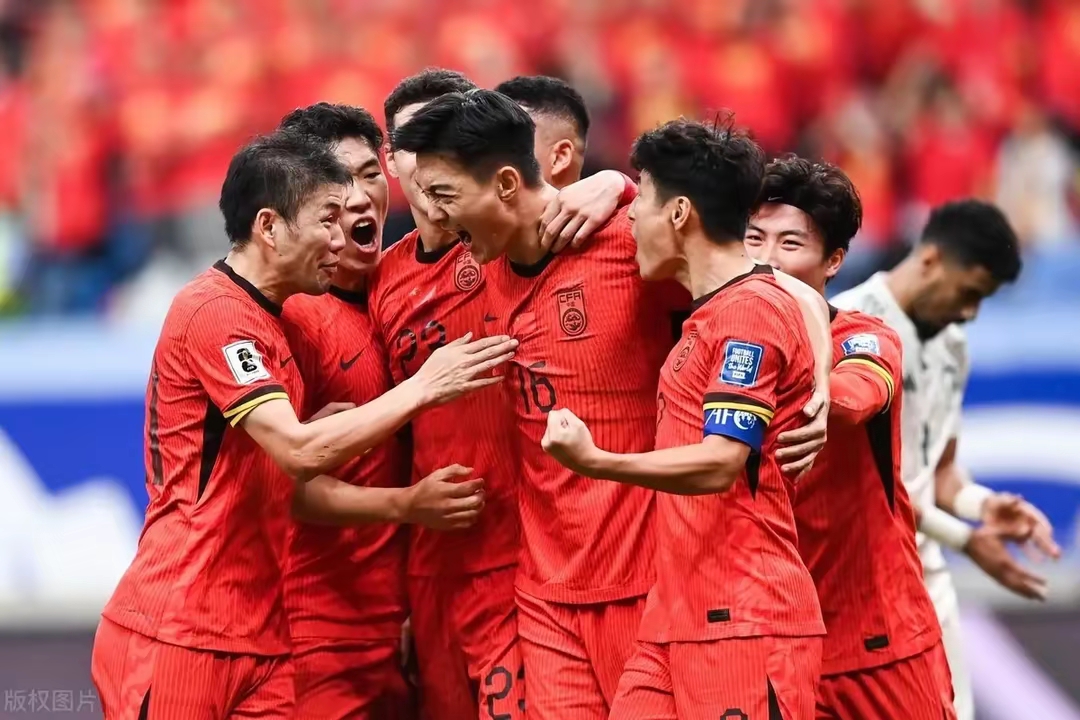 强队在最新一场比赛中轻松取胜