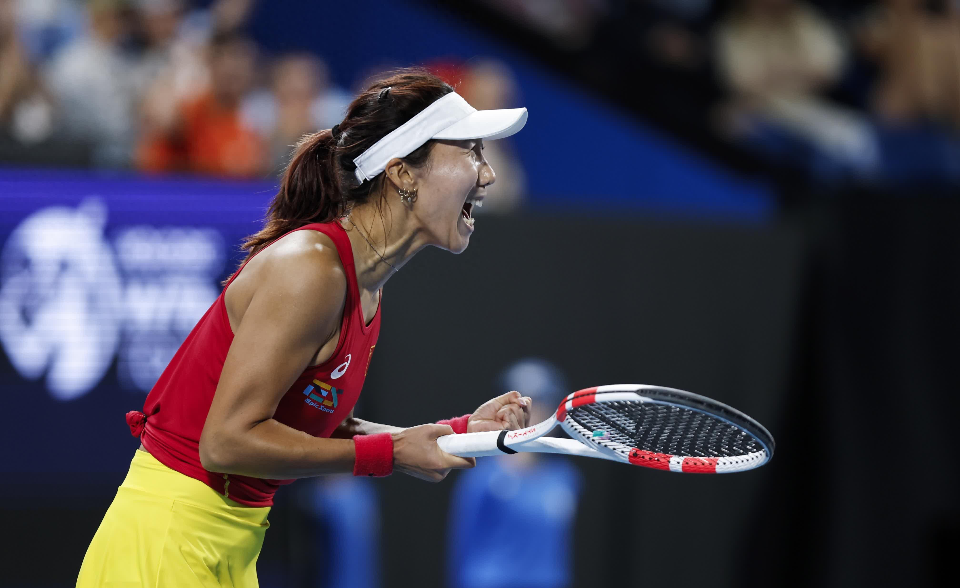 运动员们在比赛中表现出色,赢得了掌声 运动员们在比赛中表现出色,赢得了掌声