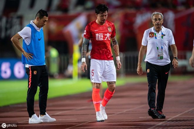 爱游戏官方入口-全球球迷热议中场休息，揣测胜负可能