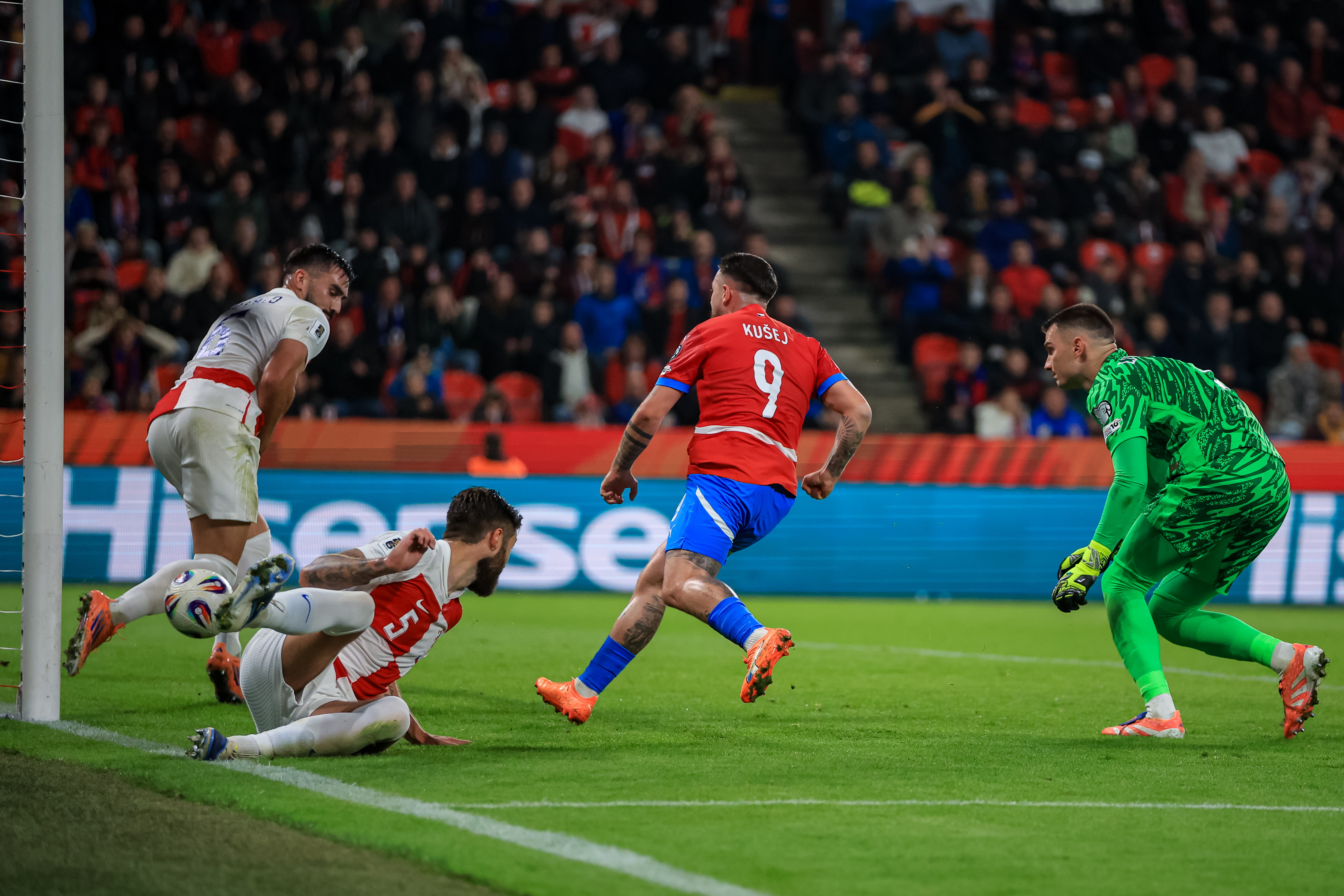 爱游戏体育官网-包含荷兰迎战捷克，比赛势均力敌的词条