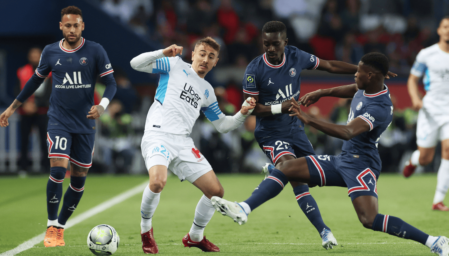 爱游戏官网-里尔队将在比赛中与马赛展开激烈对抗