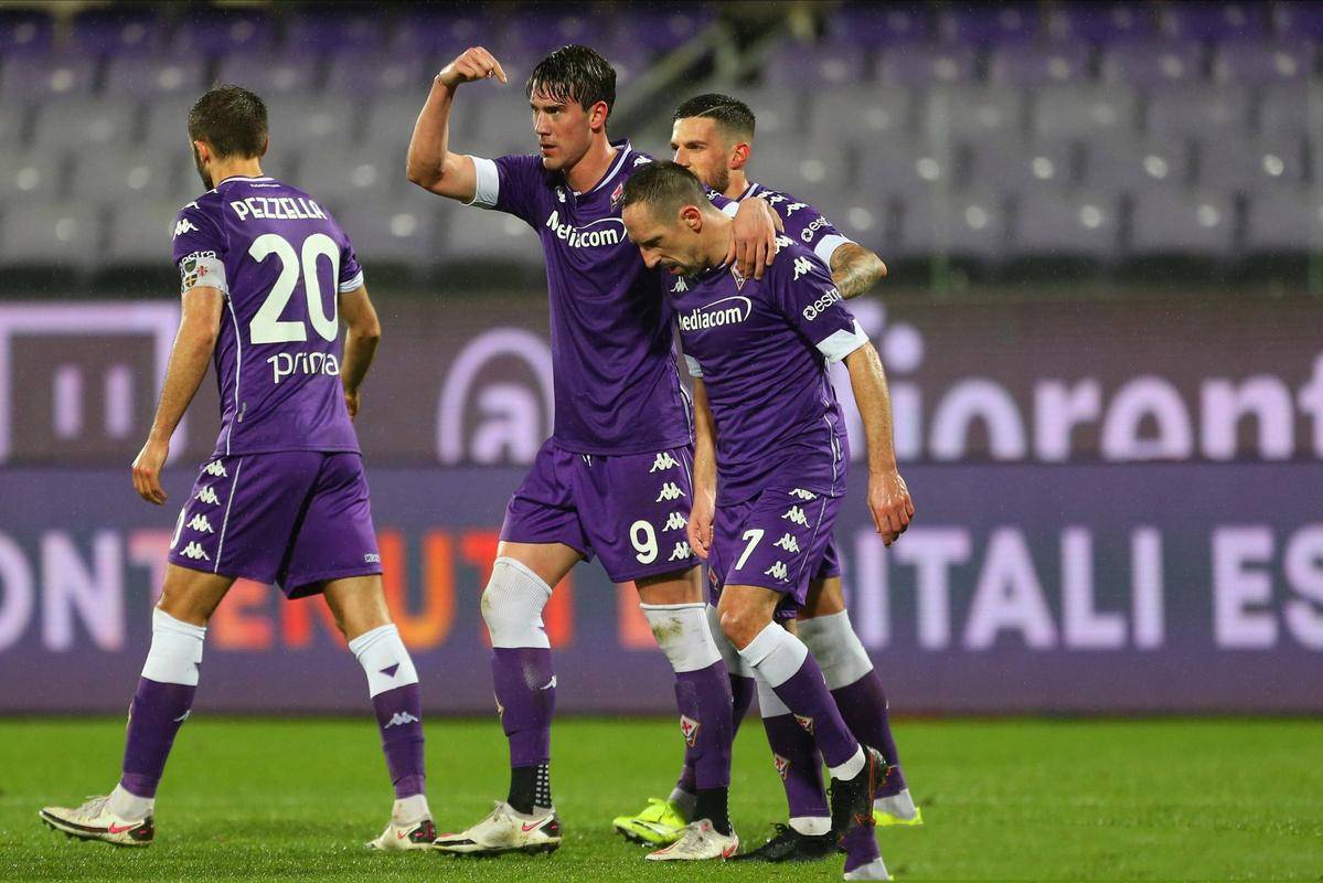 佛罗伦萨队与对手展开激烈对抗 佛罗伦萨队与对手展开激烈对抗