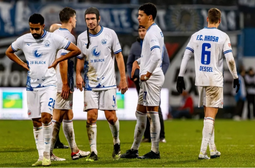 爱游戏在线-包含沙尔克血拼分钟，战平对手的词条