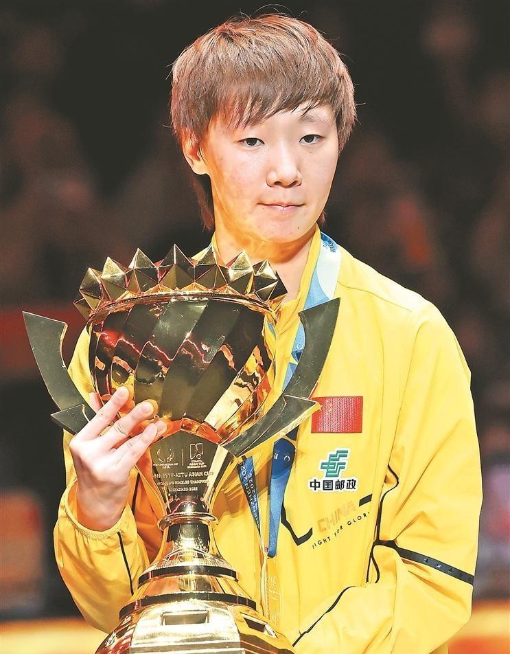 爱游戏app-瑞典队球员努力拼搏，赢得掌声